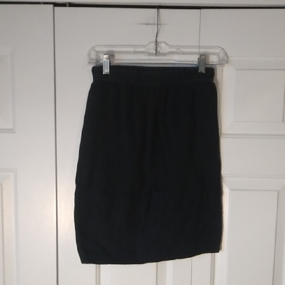 Moda Classic Black Pencil Skirt